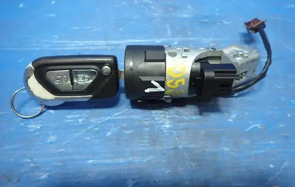 Citroen DS3 Ignition lock 9663123380
