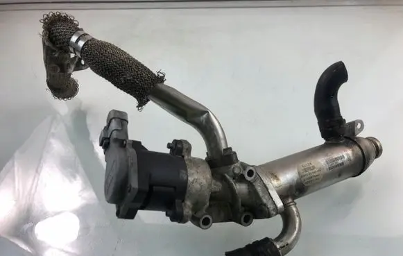 Jaguar XF X250 EGR valve cooler 4R8Q9Y493AN 4R8Q90475AC