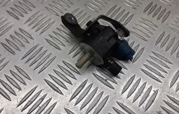 Toyota Corolla E140 E150 Vacuum valve 90910-TC001