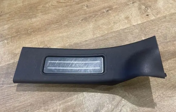 Land Rover Discovery 5 Foot area side trim HY3213244BB8AAM 061245001