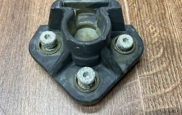 Mercedes-Benz E W124 Spark distributor cap 1191580231