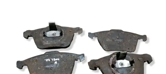 Volvo V70 Brake pads (front) 