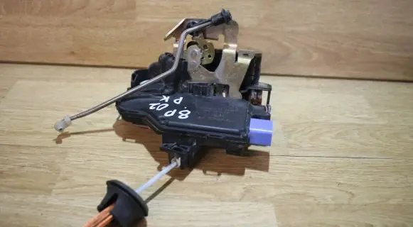 Audi A3 S3 8P Front door lock PA6630FV