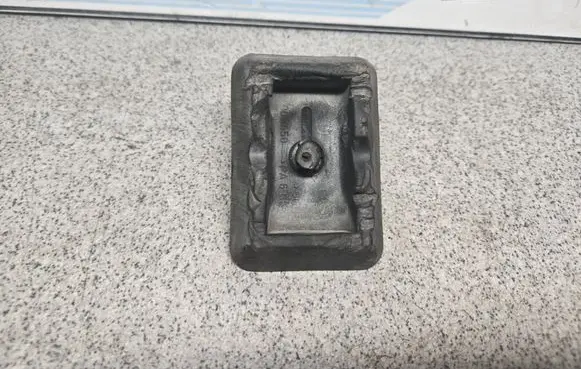 BMW 5 E39 Jacking socket point 7001650