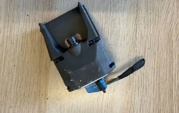 Opel Corsa F Windshield/windscreen camera 9836833180