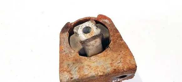 Toyota Corolla Verso AR10 Engine mount bracket 