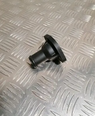 Volkswagen Golf III Engine coolant pipe/hose 026121145L