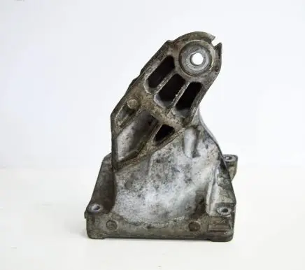 Mercedes-Benz C W204 Engine mounting bracket A6512230004
