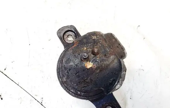Subaru Outback Engine mount bracket