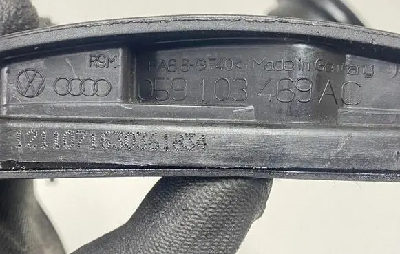 Audi A6 S6 C5 4B Rocker cam cover 059103469AC