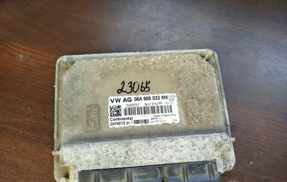 Volkswagen Golf VI Engine control unit/module 06A906033MK