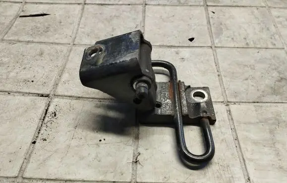 Seat Altea Front door lower hinge 6Q0831411