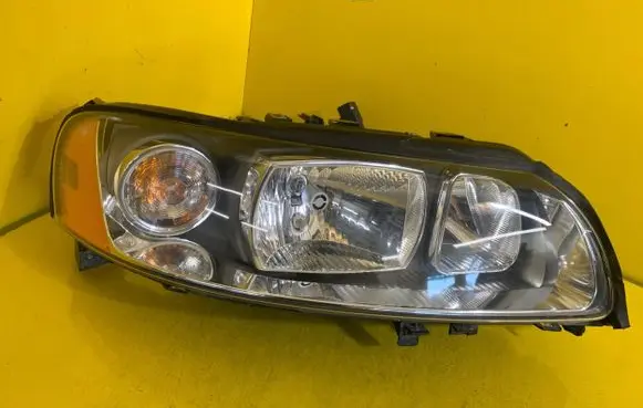 Volvo V70 Headlight/headlamp 30698836