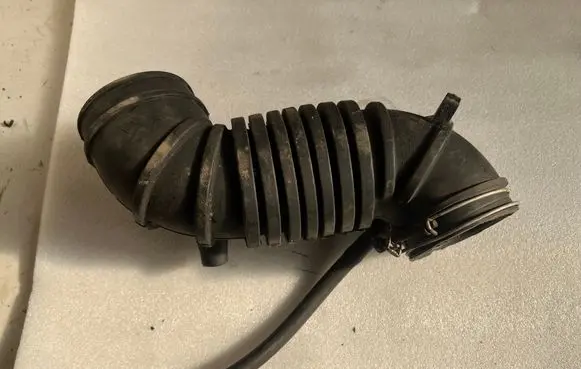 Air intake hose/pipe