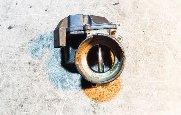 Volkswagen Touran I Throttle valve 03G128063G