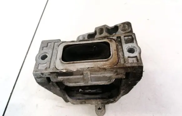 Volkswagen Touran I Engine mount bracket 1K0199262AF