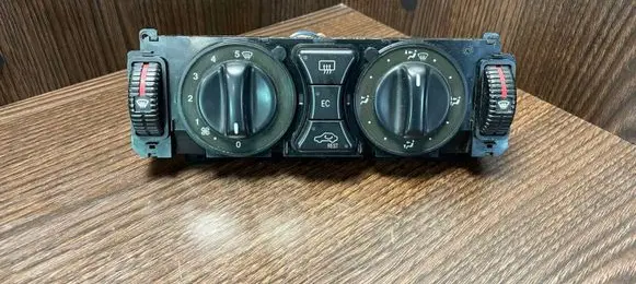 Mercedes-Benz CLK A208 C208 Climate control unit 2108302685