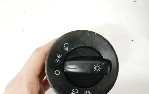 Skoda Octavia Mk2 (1Z) Light switch 1Z0941431G 04067403
