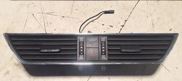 Skoda Superb B8 (3V) Dash center air vent grill 3V0820951D 09072020 P1351