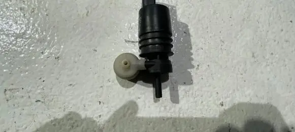 Audi Q7 4L Windscreen/windshield washer pump 1K6955651PD4