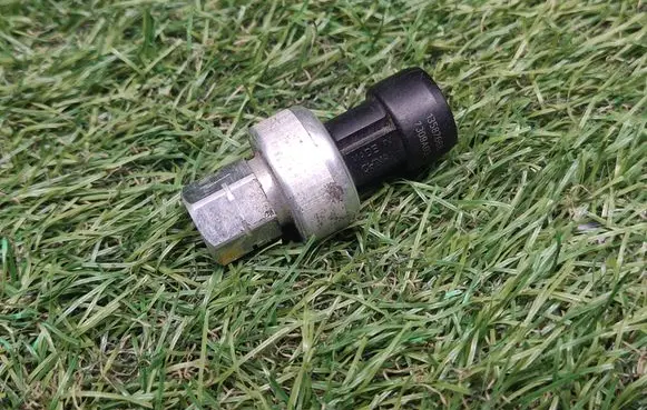 Air conditioning (A/C) pressure sensor