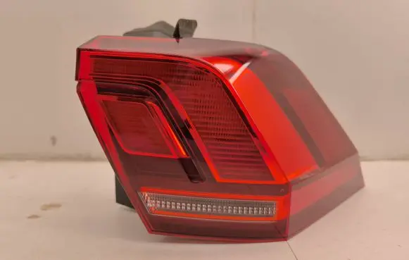 Volkswagen Tiguan Rear/tail lights 5NA945096