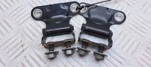 Toyota Avensis T250 Tailgate/trunk/boot hinge 6881005020