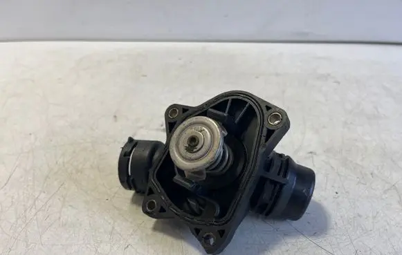 BMW X3 E83 Thermostat/thermostat housing 7785053 7785052