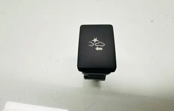 Toyota Auris E180 Other switches/knobs/shifts 15B424