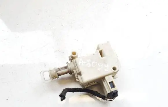 Audi A6 S6 C5 4B Central locking motor 3B0862159