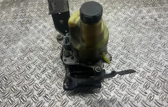 Volvo V50 Power steering pump 31317307
