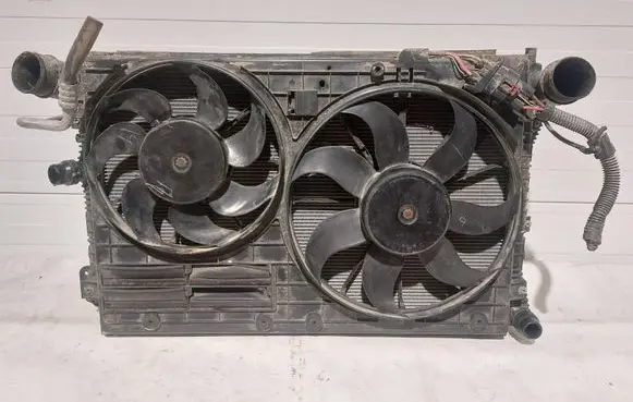 Volkswagen Jetta VI Coolant radiator 5C0121251K