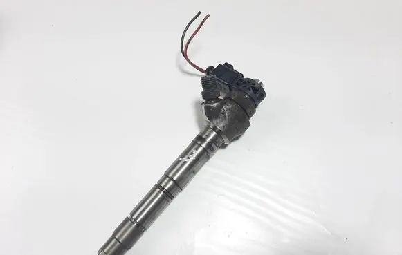 Volkswagen Golf VII Fuel injector 04L130277AD