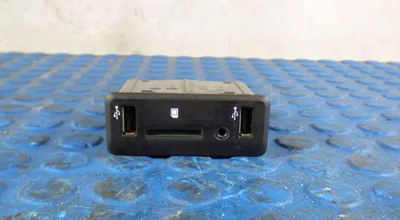 Renault Megane IV AUX in-socket connector CART280237081R 280237081R DQ16839087