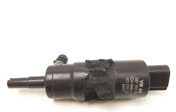 Audi A6 S6 C6 4F Windscreen/windshield washer pump 3B7955681