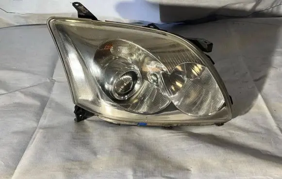 Toyota Avensis T250 Headlight/headlamp