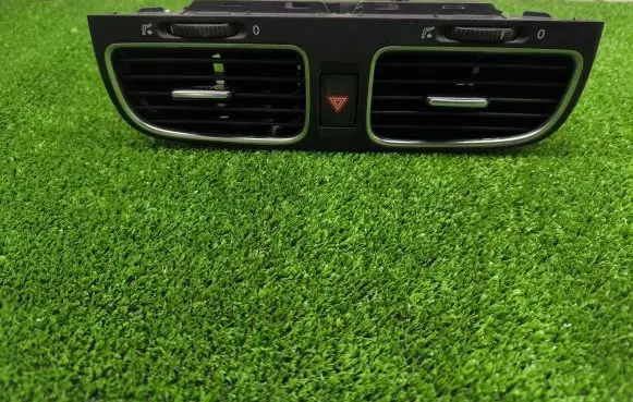 Volkswagen Golf VI Dash center air vent grill 5K0815736