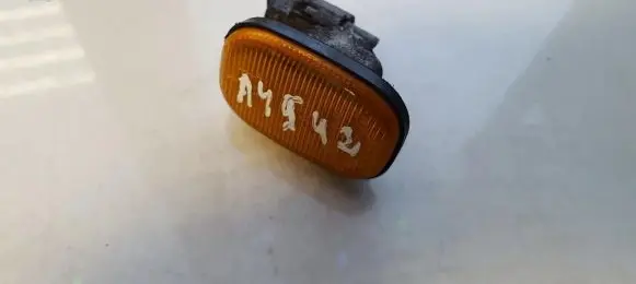 Toyota Previa (XR30, XR40) II Front fender indicator light