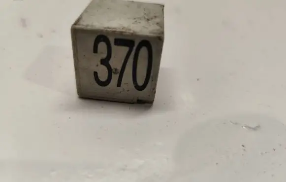 Volkswagen PASSAT B5.5 Other relay 8D0951253 8542187151 8611130131