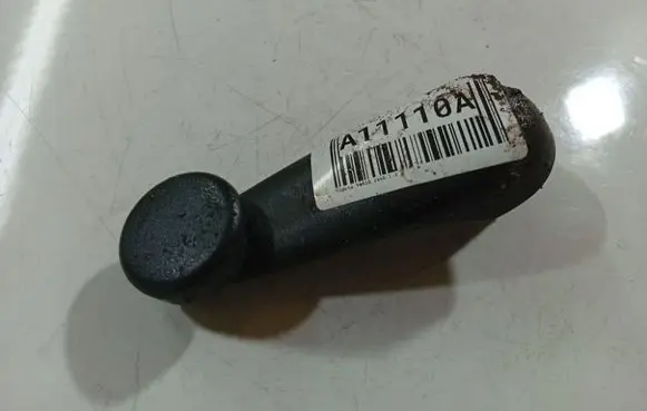 Toyota Yaris Front door window winding handle 