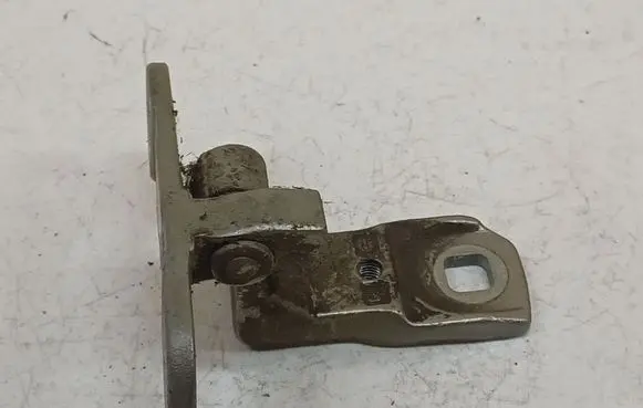 Opel Vectra C Rear door lower hinge