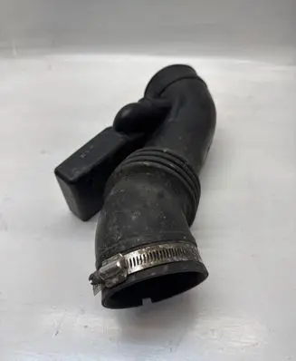 Subaru Outback Air intake hose/pipe B023