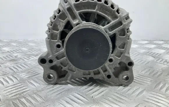 Volkswagen Tiguan Generator/alternator 06F903023F