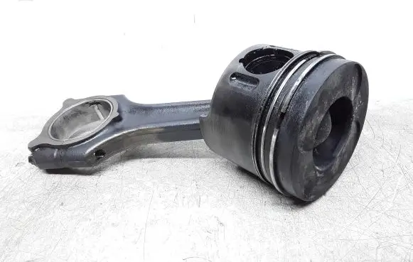 Mercedes-Benz E W211 Piston with connecting rod
