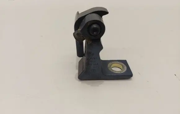 Volkswagen PASSAT B8 Front door upper hinge 8X0831404E