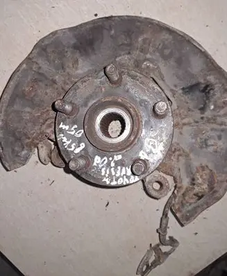 Toyota Avensis Verso Front wheel hub