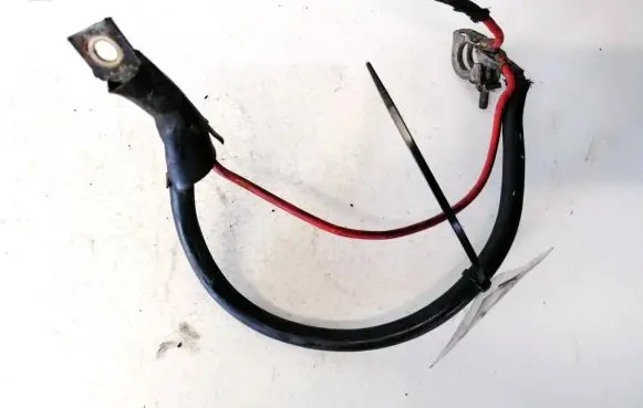 Volkswagen Golf V Positive cable (battery)