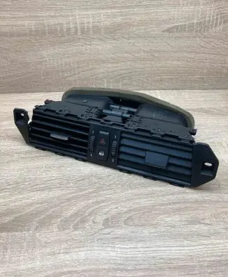 BMW 5 E60 E61 Dash center air vent grill 6910734 05114001