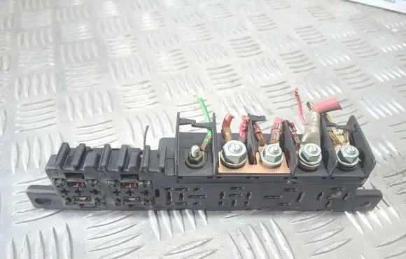 Volkswagen PASSAT B5.5 Fuse module 8L0941822A