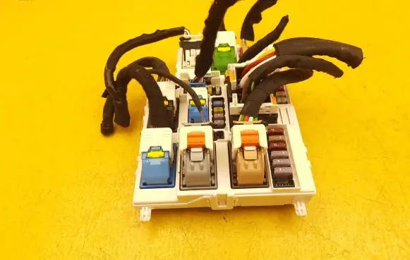 Peugeot 308 Fuse module 984916368002